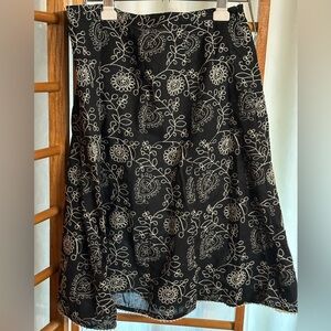 Van Heusen Black Cream Embroidered A line Skirt Side Invisible Zipper Size 6